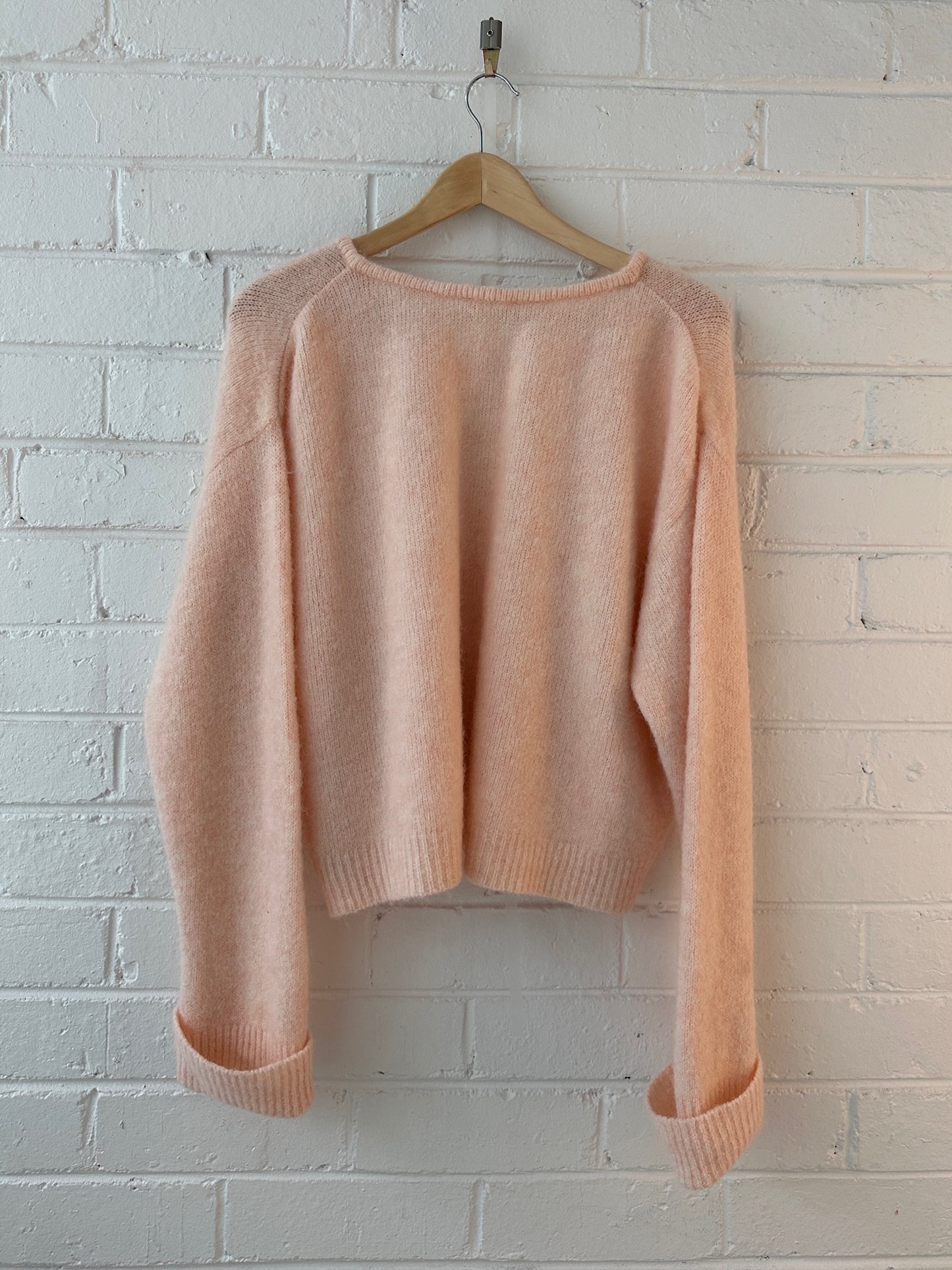 American vintage polyamide blend slouchy knit sweater on peach M