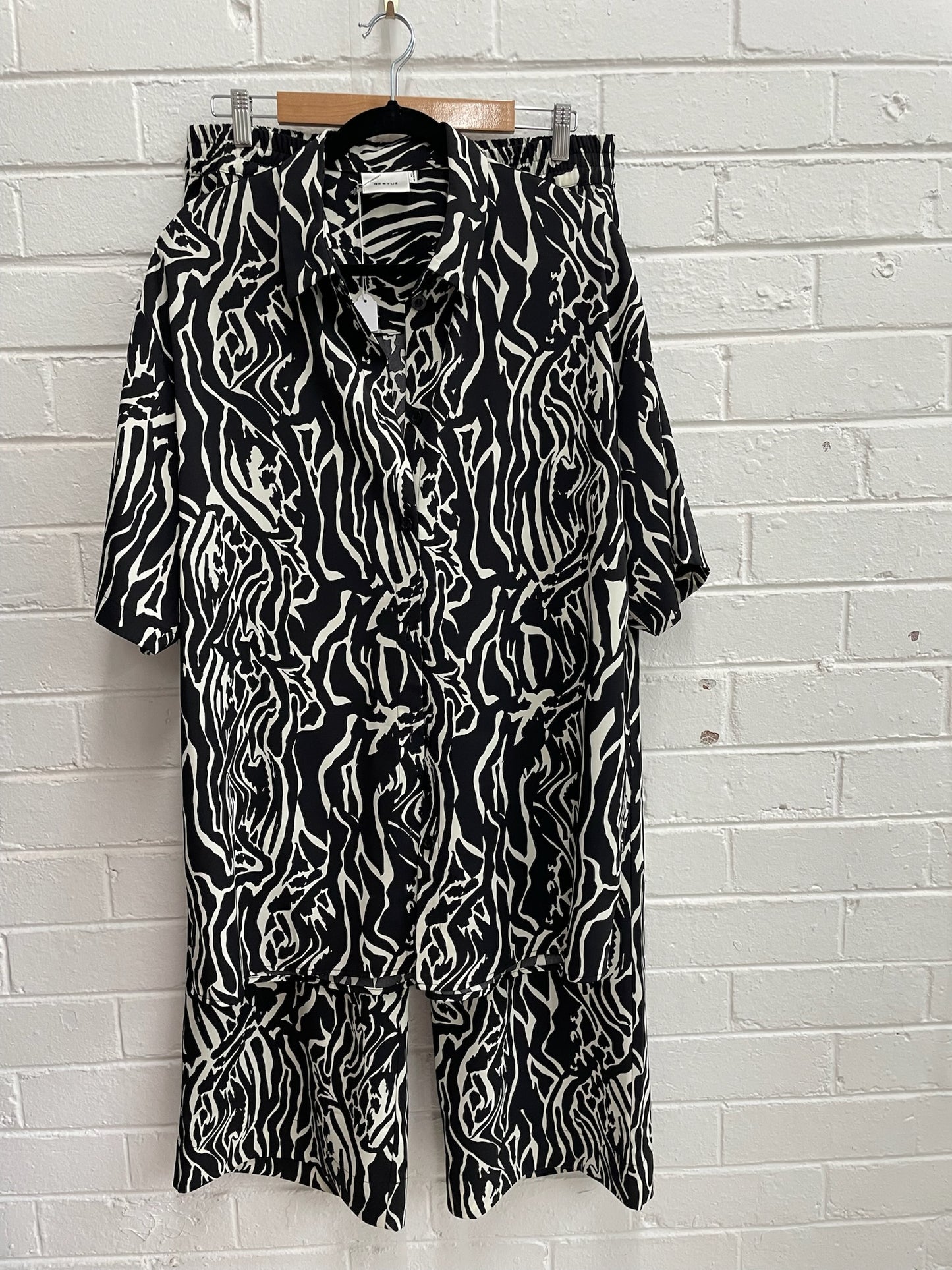 Gestuz black white print Satin lounge pant set sz 44 like new
