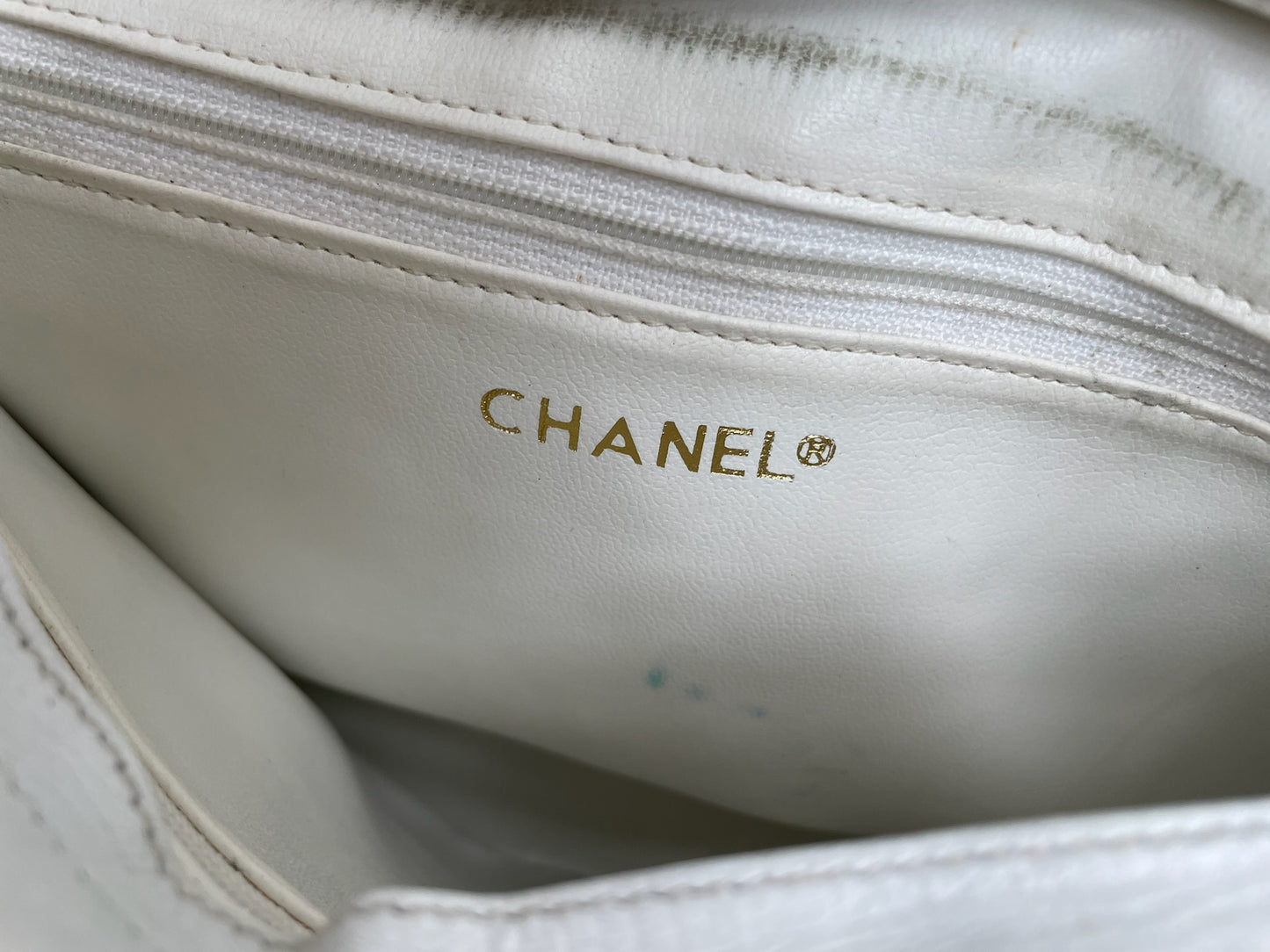 Vintage quilted leather Chanel shoulder bag