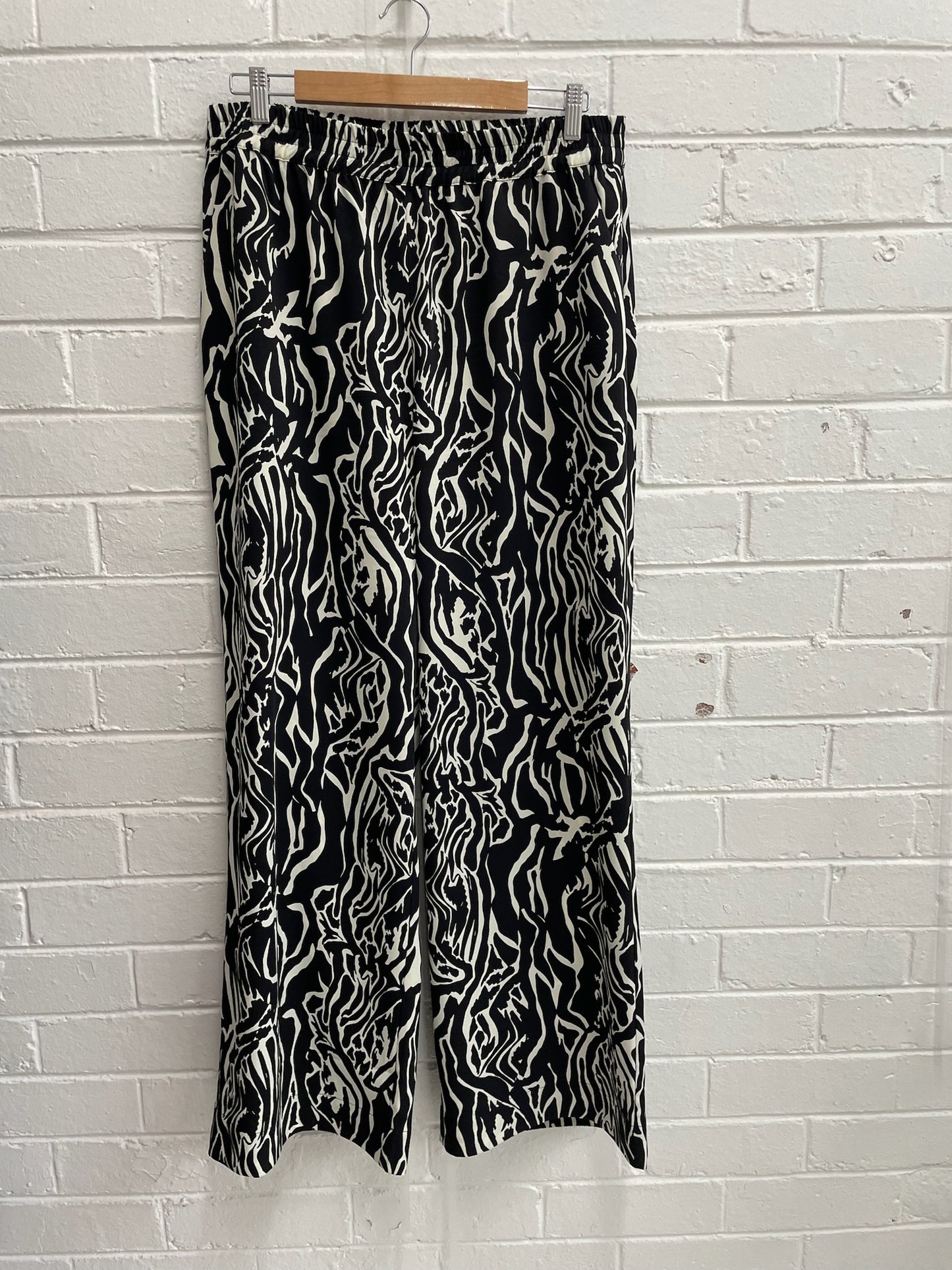 Gestuz black white print Satin lounge pant set sz 44 like new