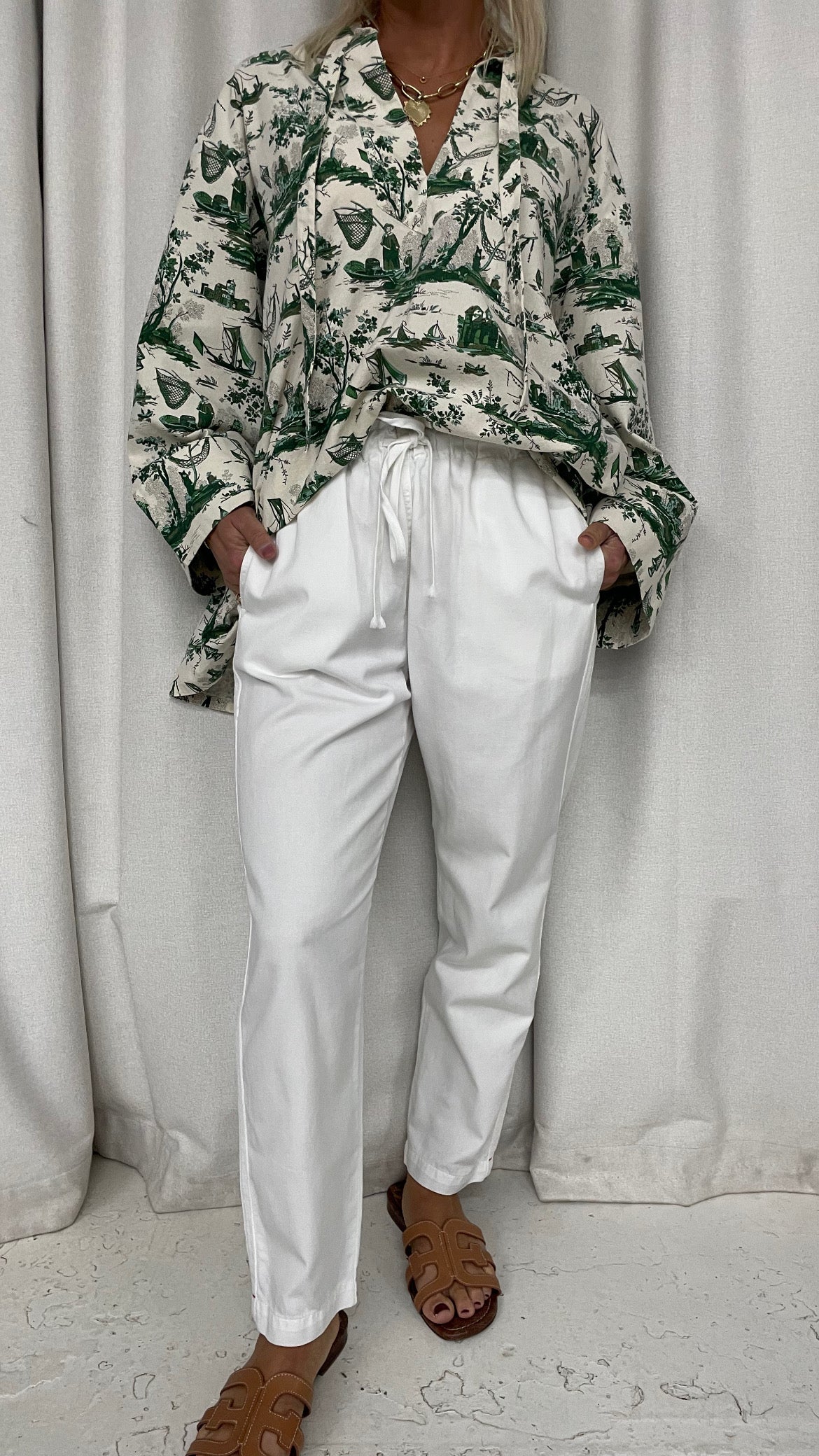 Xirena casual pull on cotton white pants sz S (8-10) like new