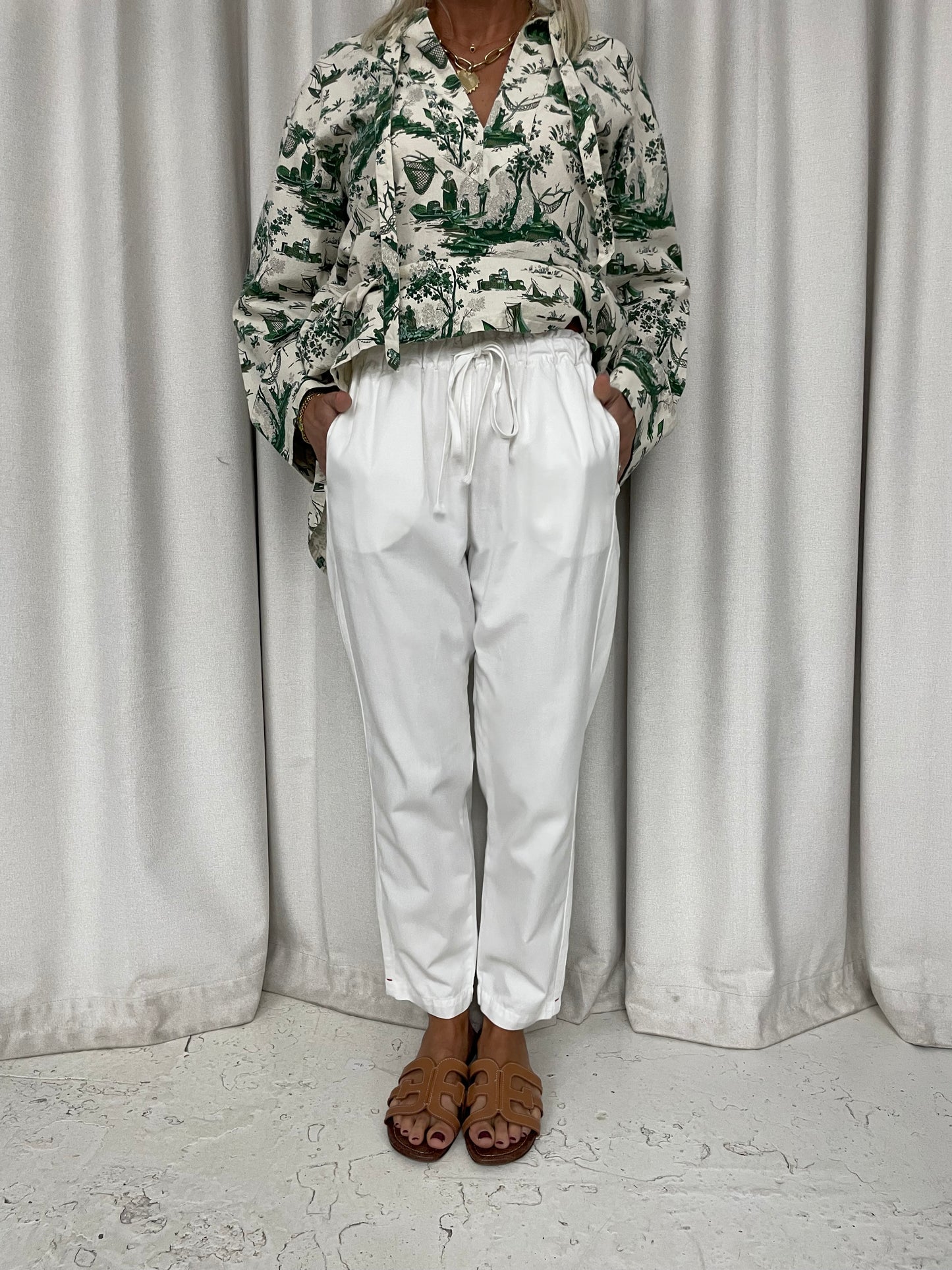 Xirena casual pull on cotton white pants sz S (8-10) like new