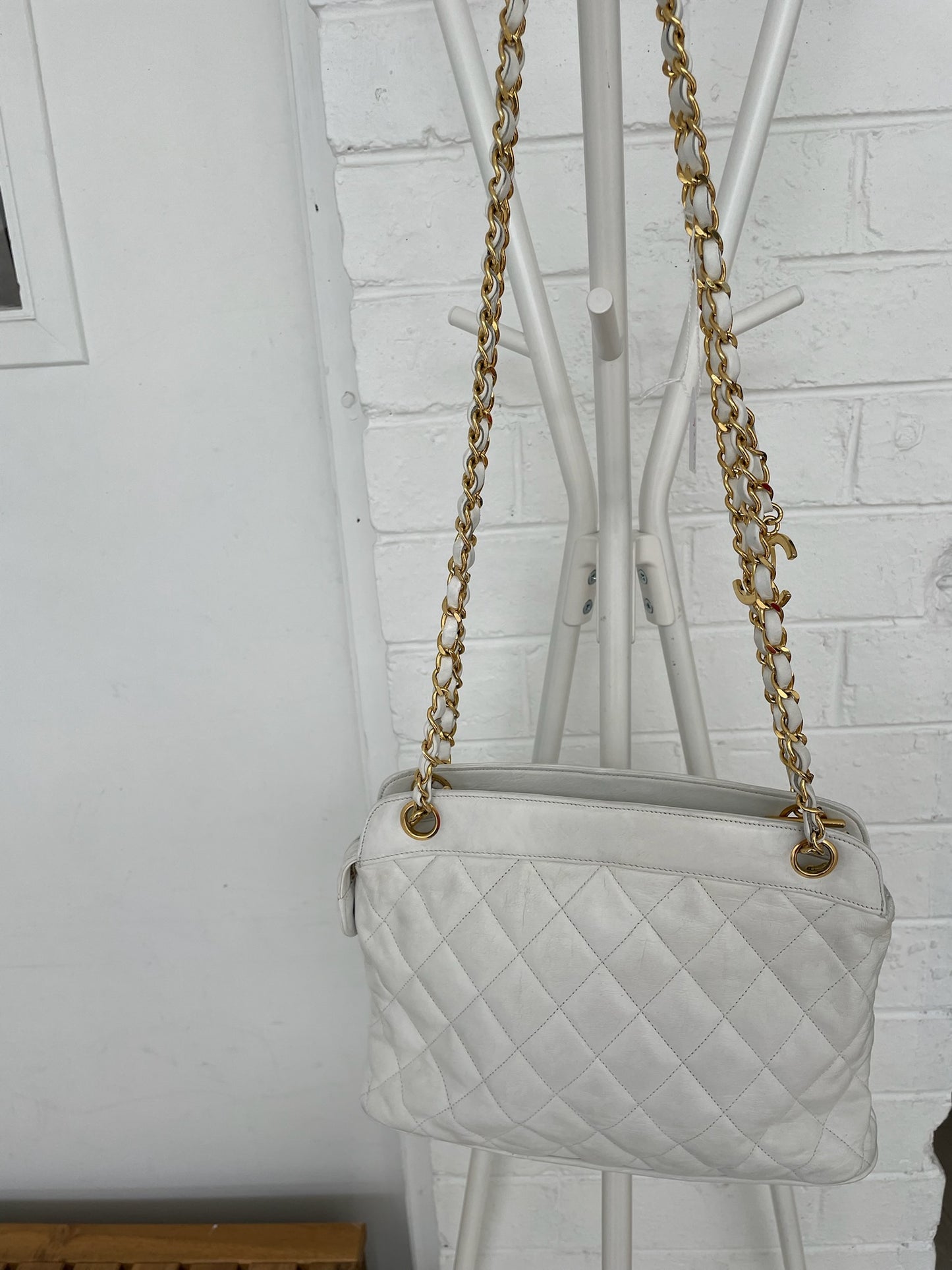 Vintage quilted leather Chanel shoulder bag