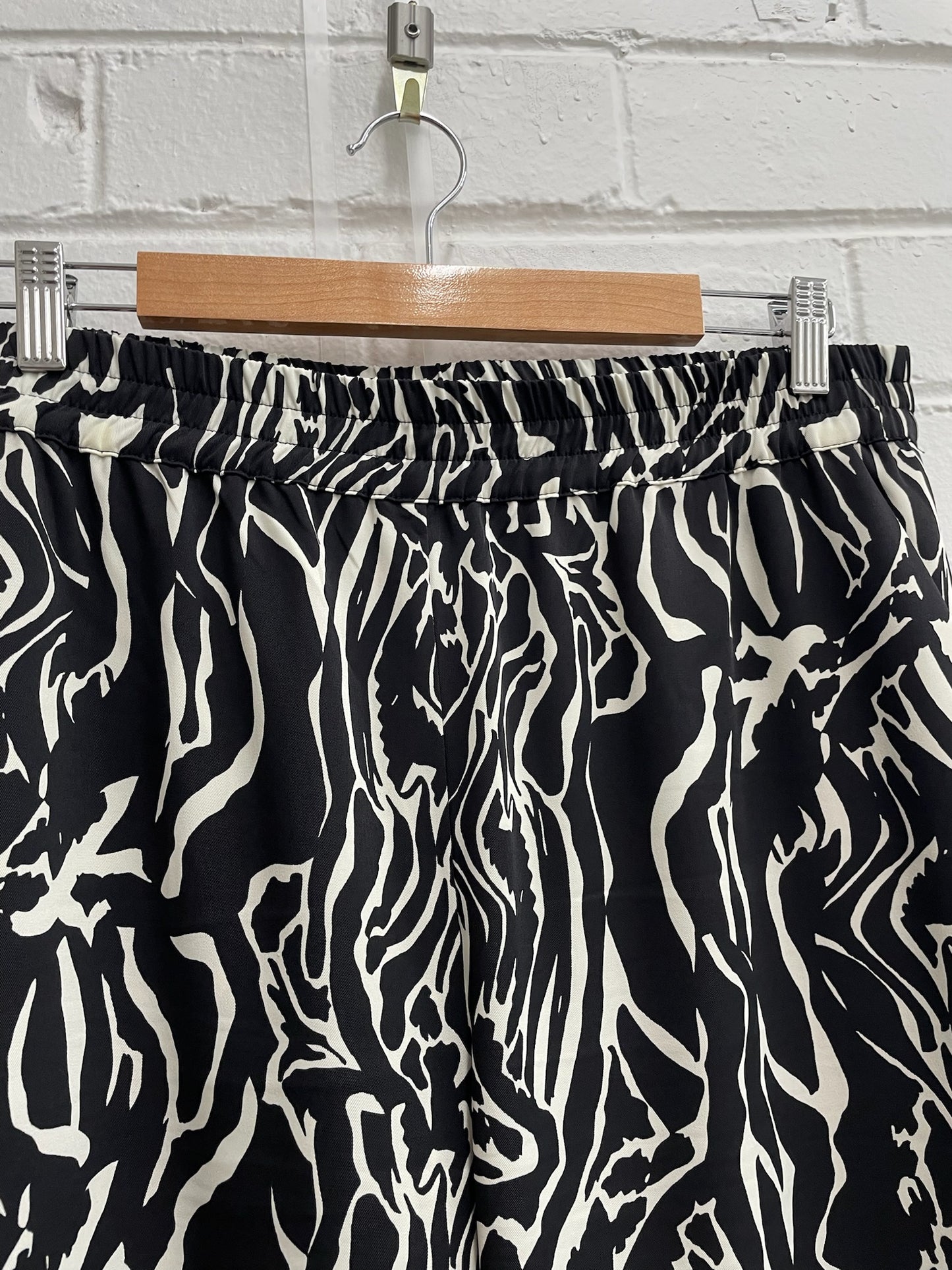 Gestuz black white print Satin lounge pant set sz 44 like new