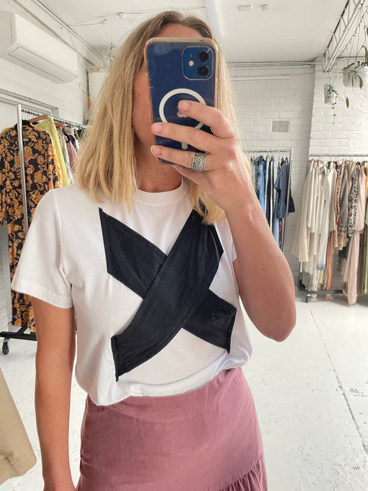 White black ribbon detail cotton tee by Sally Phillips Sz 8