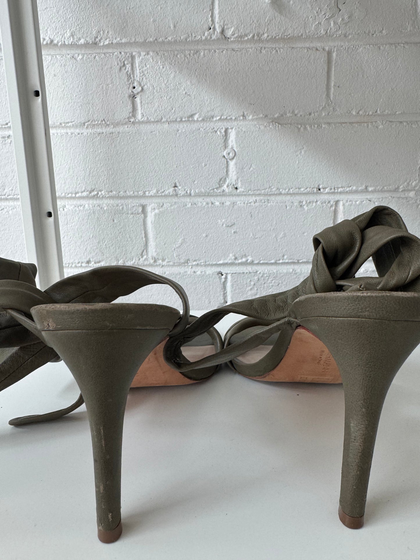 Scanlan Theodore ankle tie olive green heels Fennel | size 41